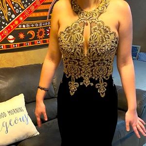 Xscape floor length velour dress with gold accents. It’s a Small size 6